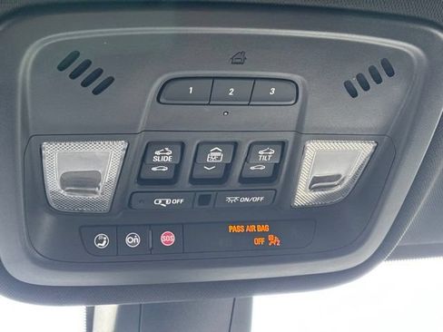 Used 2023 Chevrolet Traverse Premier w/ Redline Edition AWD/4WD image 15