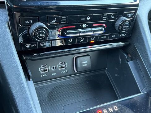 Used 2025 Jeep Grand Cherokee Altitude image 26