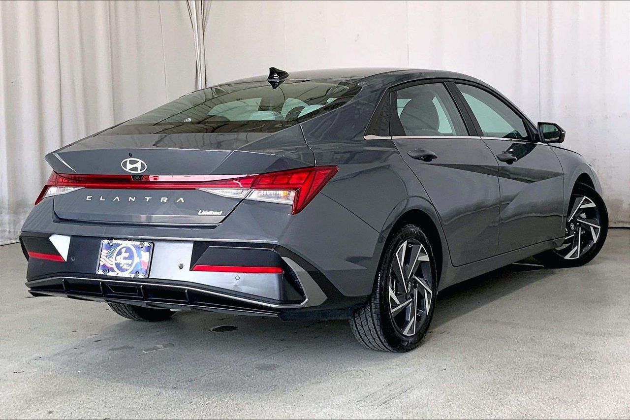 Used 2024 Hyundai Elantra Limited FWD image 13