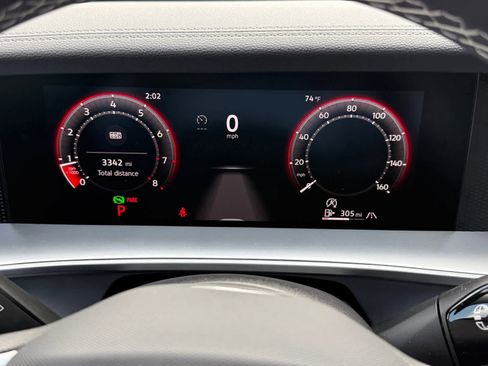 Used 2025 Volkswagen Tiguan SE image 18