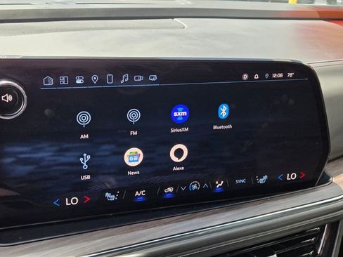 Certified 2025 Chevrolet Suburban LT w/ Comfort Package image 21