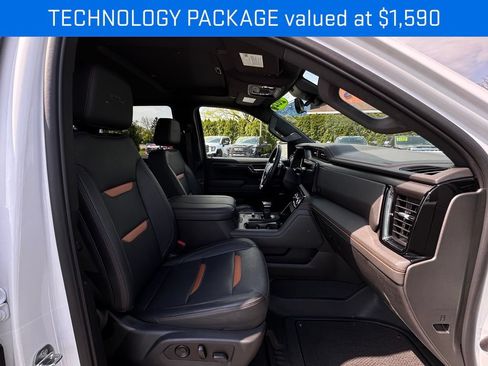 Used 2023 GMC Sierra 1500 AT4 w/ Technology Package AWD/4WD image 12