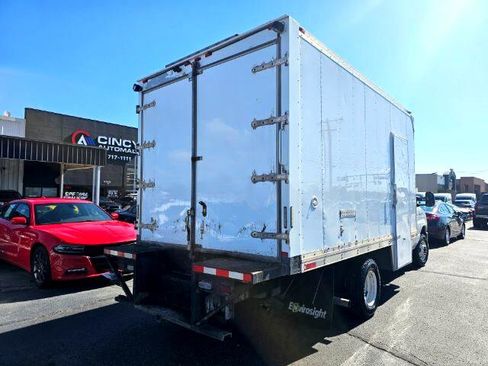 Used 2017 Ford E-450 and Econoline 450 Super Duty w/ Power Windows & Locks Group image 4