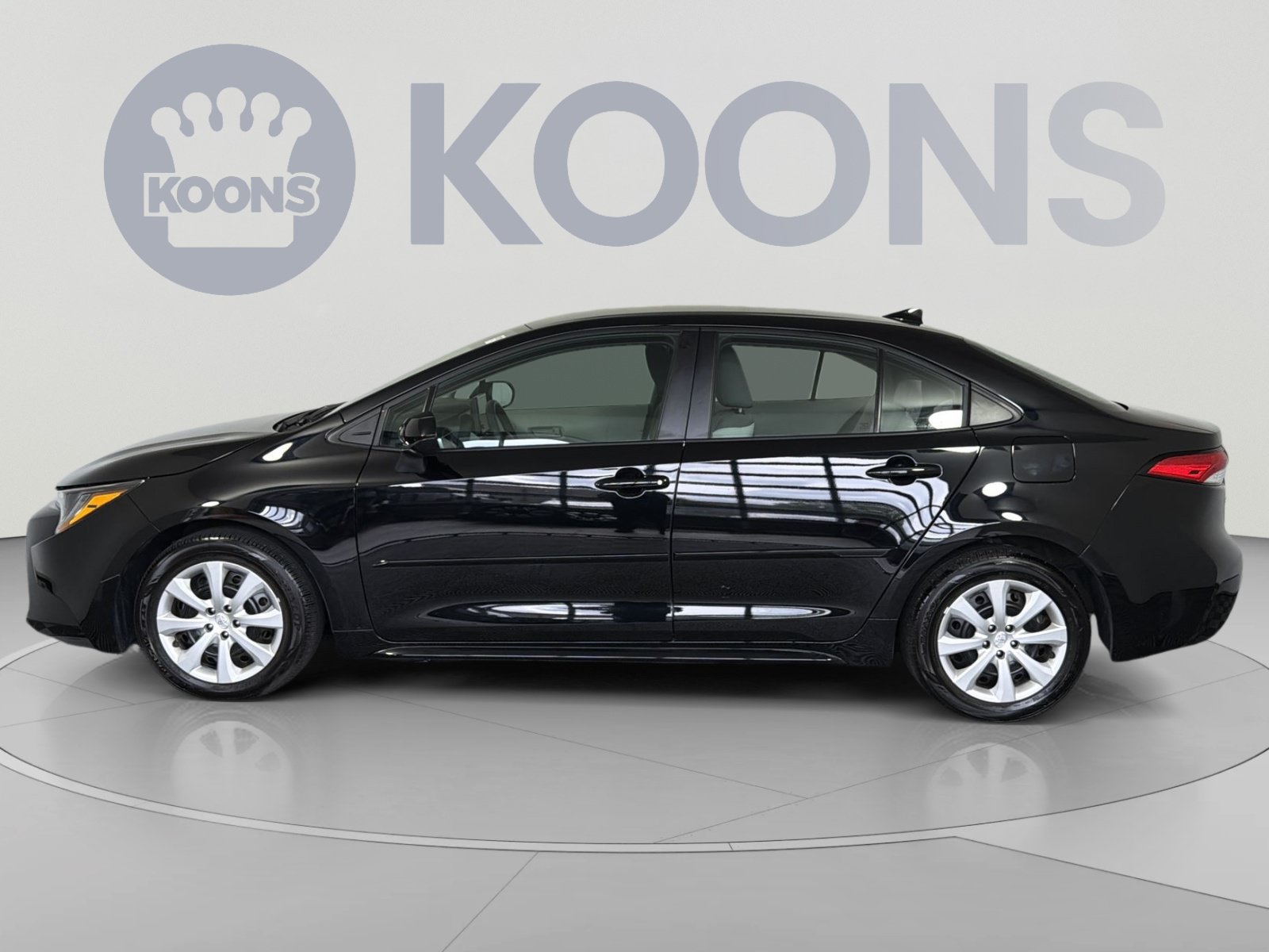 Used 2024 Toyota Corolla LE FWD image 2
