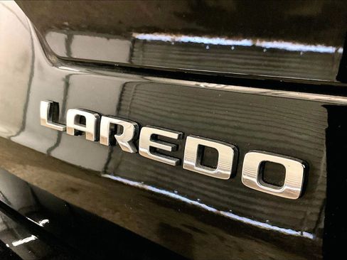 Used 2023 Jeep Grand Cherokee Laredo image 13