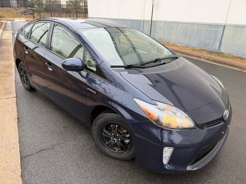 Used 2015 Toyota Prius Three image 11