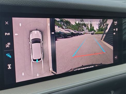 Used 2025 Porsche Cayenne image 32