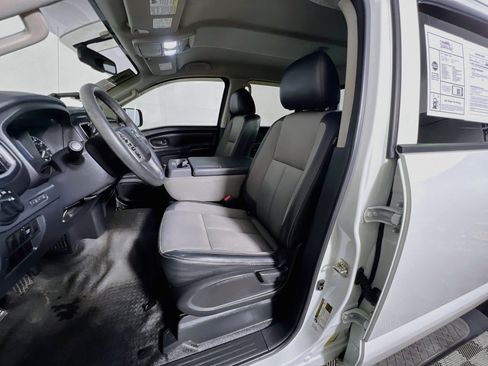 Used 2017 Nissan Titan S RWD image 15