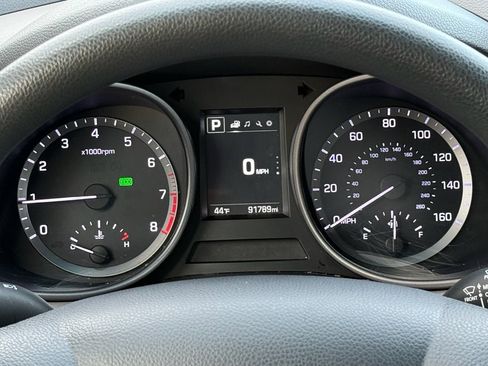 Used 2018 Hyundai Santa Fe Sport image 22