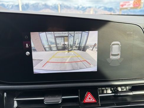Certified 2024 Kia Niro EX Touring image 17