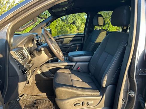 Used 2018 Nissan Titan SV w/ SV Convenience Package RWD image 14
