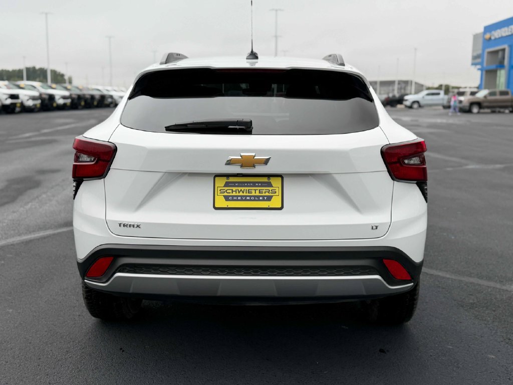 Used 2025 Chevrolet Trax LT FWD image 8