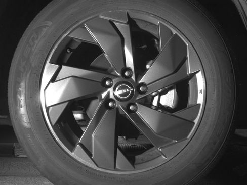 Used 2025 Nissan Rogue SV FWD image 13