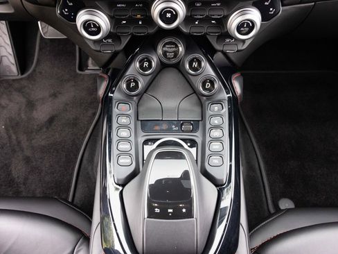 Used 2021 Aston Martin V8 Vantage Coupe image 24