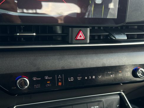 New 2026 Kia Carnival SX image 24