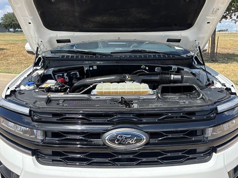 Used 2024 Ford Expedition Limited AWD/4WD image 4