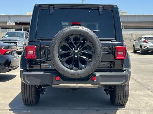 Used 2025 Jeep Wrangler Unlimited Sahara AWD/4WD image 8