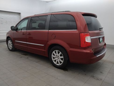 Used 2016 Chrysler Town & Country Touring FWD image 3