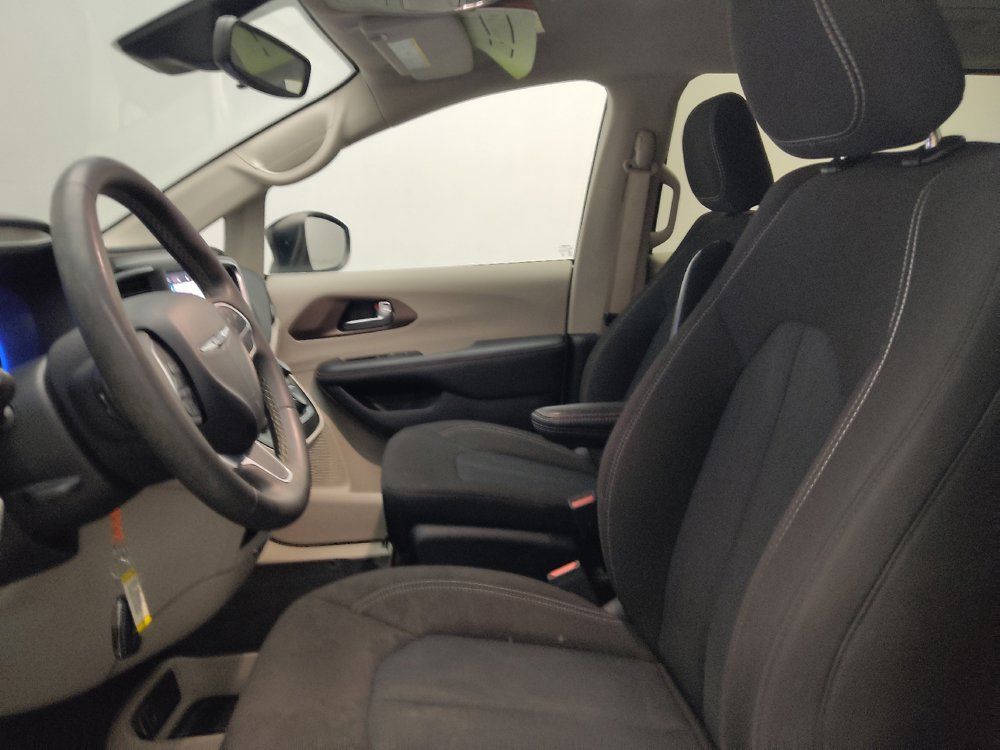 Used 2024 Chrysler Voyager LX FWD image 17