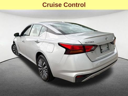 Used 2024 Nissan Altima 2.5 SV AWD/4WD image 10