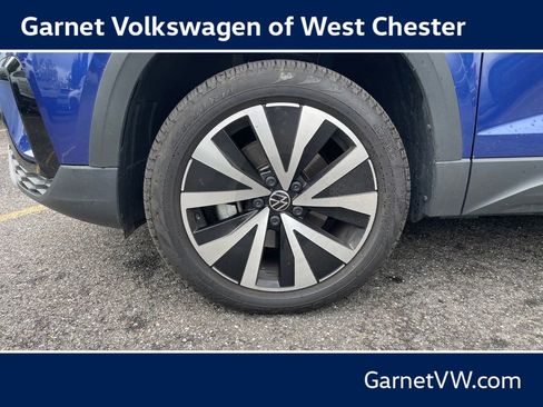 Used 2023 Volkswagen Taos SE w/ Panoramic Sunroof Package AWD/4WD image 17