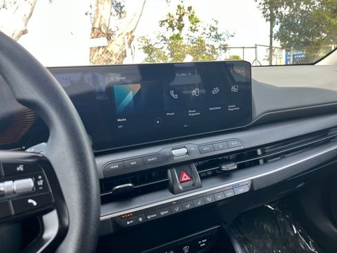 Used 2025 Kia K4 LXS image 17