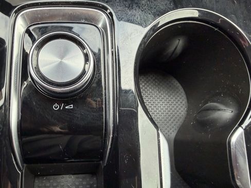 Used 2025 Buick Envision Sport Touring image 31