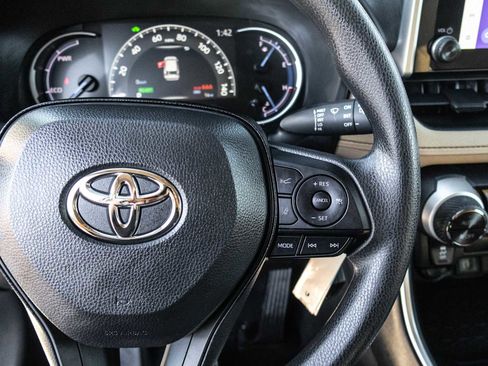 Certified 2025 Toyota RAV4 LE image 31