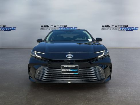 Used 2025 Toyota Camry XLE FWD image 2