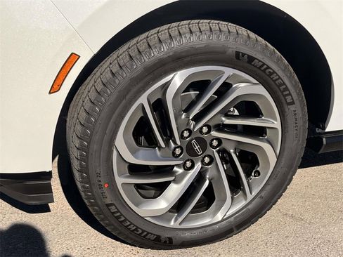 New 2025 Lincoln Navigator L Reserve image 9