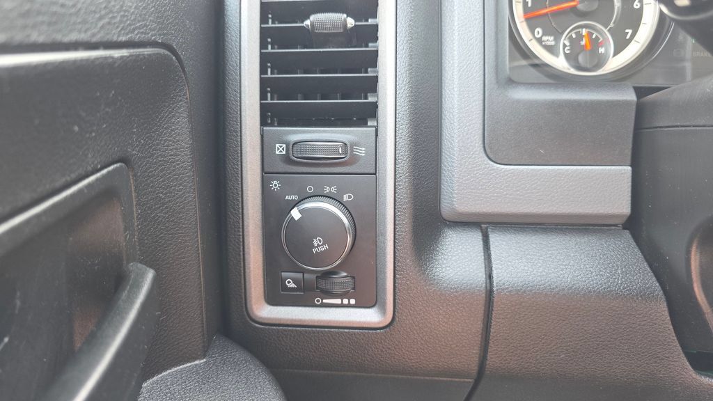 Used 2017 RAM 1500 Express AWD/4WD image 28