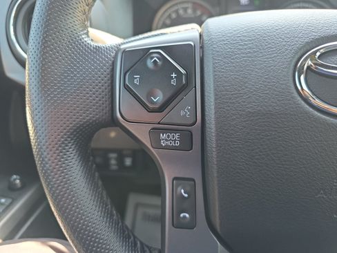 Used 2022 Toyota Tacoma TRD Off-Road w/ TRD Premium Off Road Package AWD/4WD image 17