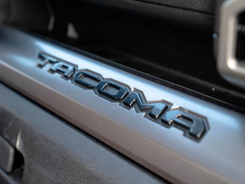 Used 2025 Toyota Tacoma SR5 AWD/4WD image 33