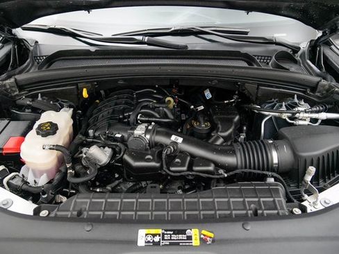 Used 2024 Jeep Grand Cherokee Limited image 11