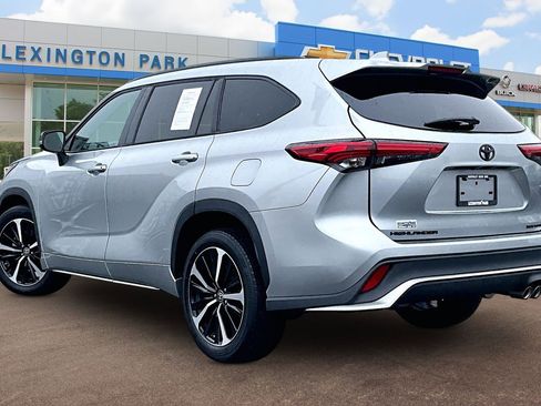 Used 2022 Toyota Highlander XSE image 2