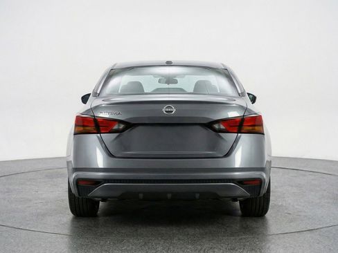 Used 2025 Nissan Altima 2.5 SV FWD image 7