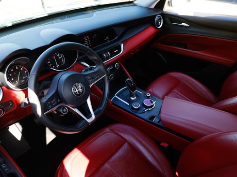 Used 2018 Alfa Romeo Stelvio AWD image 6