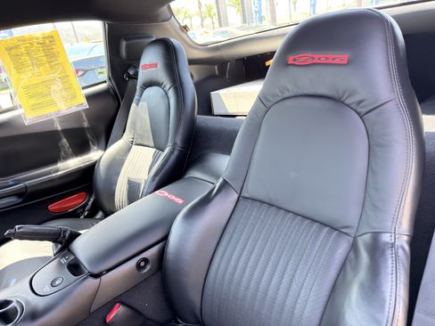 Used 2004 Chevrolet Corvette Z06 w/ Z06 Preferred Equipment Group RWD image 19