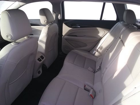 Used 2018 Buick Regal Essence w/ Driver Confidence Package #1 image 9