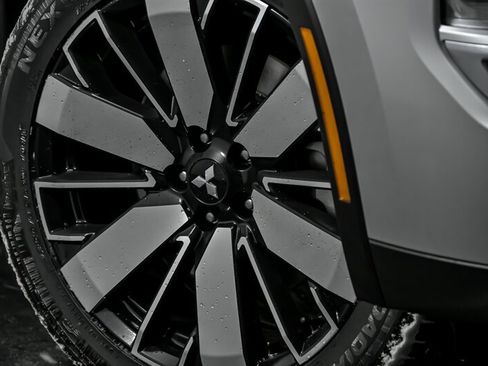 New 2026 Mitsubishi Outlander SE image 3