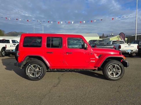 Used 2023 Jeep Wrangler Sahara image 6