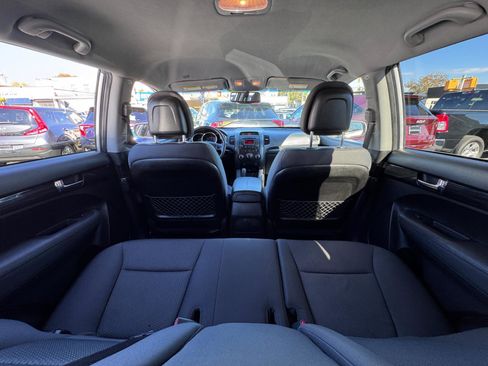 Used 2012 Kia Sorento LX w/ Convenience Pkg image 9