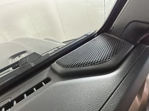Used 2023 Jeep Wrangler Unlimited w/ Sun & Screen Package AWD/4WD image 29