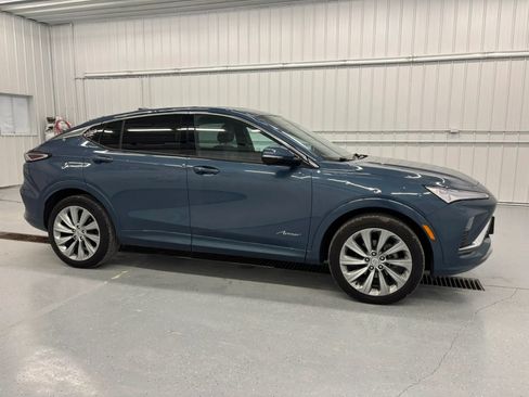 Used 2025 Buick Envista Avenir FWD image 2