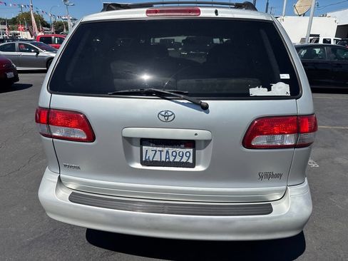 Used 2003 Toyota Sienna LE w/ Symphony Pkg FWD image 5