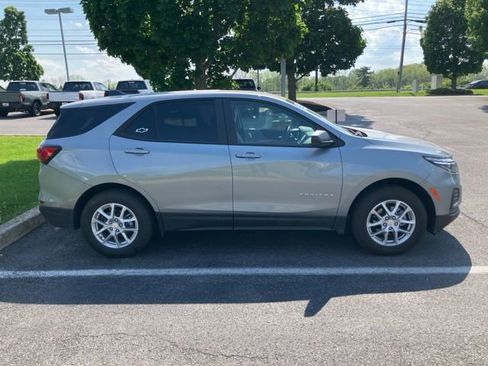 Used 2023 Chevrolet Equinox LS w/ LS Convenience Package AWD/4WD image 2
