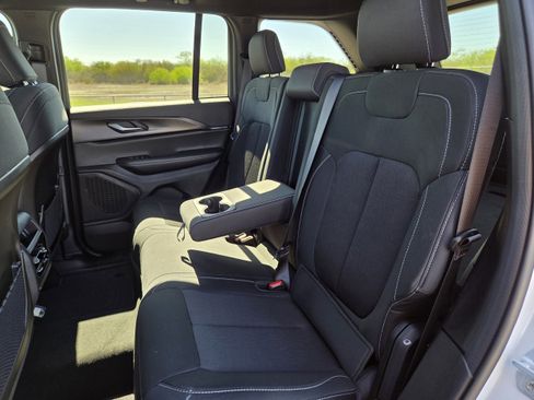 New 2026 Jeep Grand Cherokee Laredo X image 24