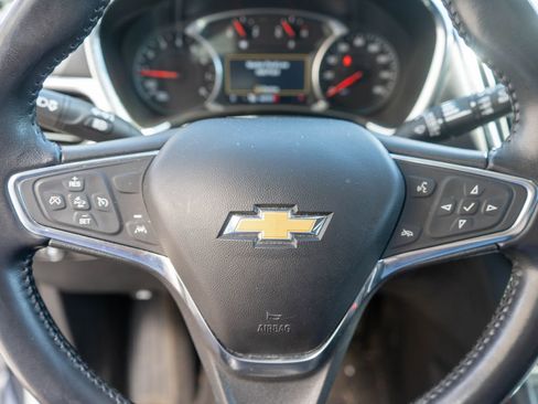 Used 2021 Chevrolet Equinox LT AWD/4WD image 16