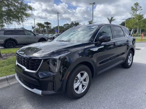 Used 2025 Kia Sorento LX FWD image 1