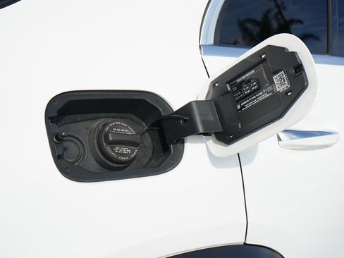 Used 2022 Mercedes-Benz GLE 350 4MATIC w/ Premium Package image 12